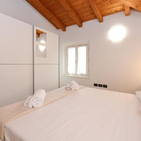 Wendy Apartment- Twobedroom & Pool & Parkprivatefree & Sports ديسينسانو ديل غاردا المظهر الخارجي الصورة