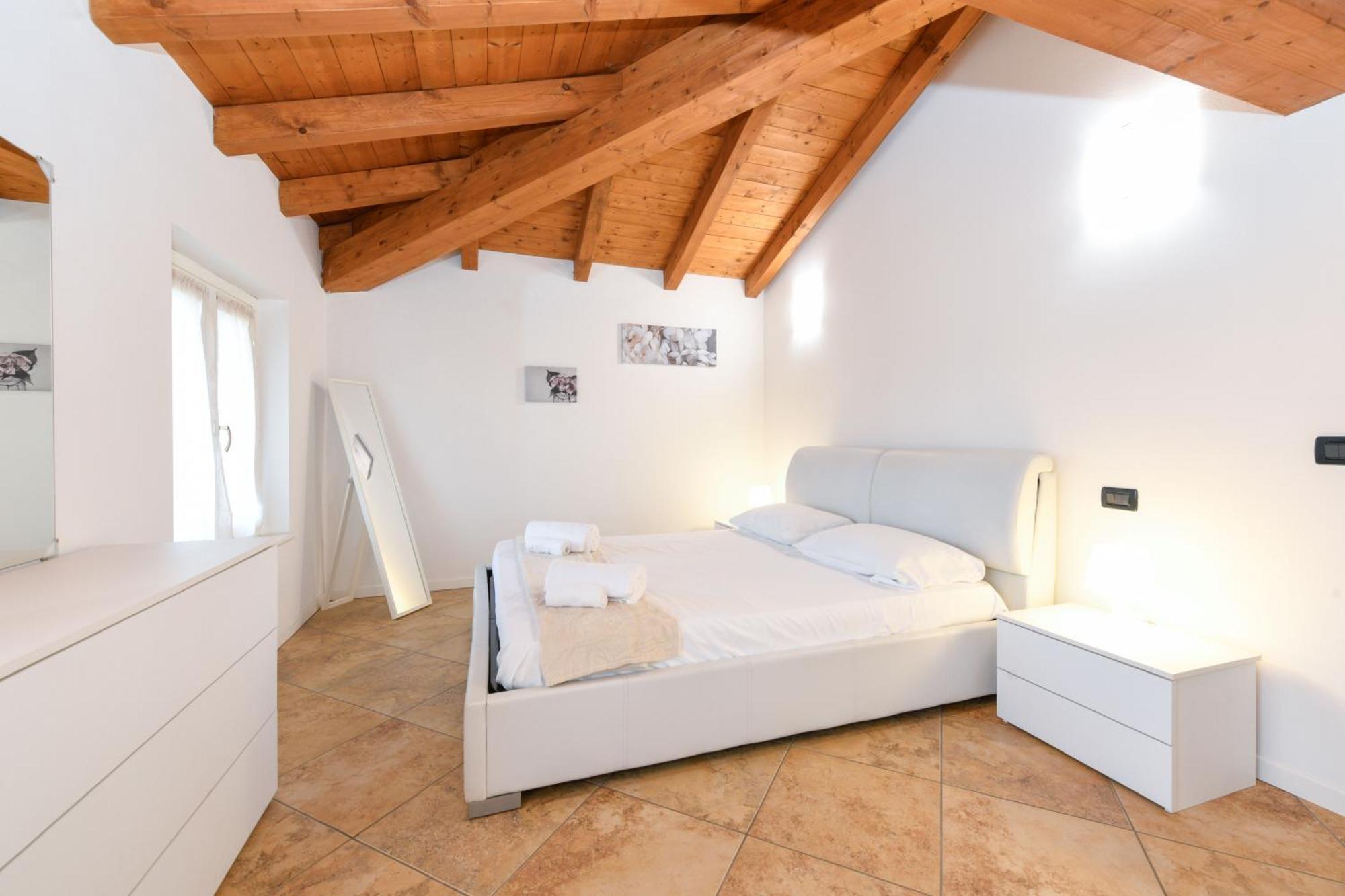 Wendy Apartment- Twobedroom & Pool & Parkprivatefree & Sports ديسينسانو ديل غاردا المظهر الخارجي الصورة