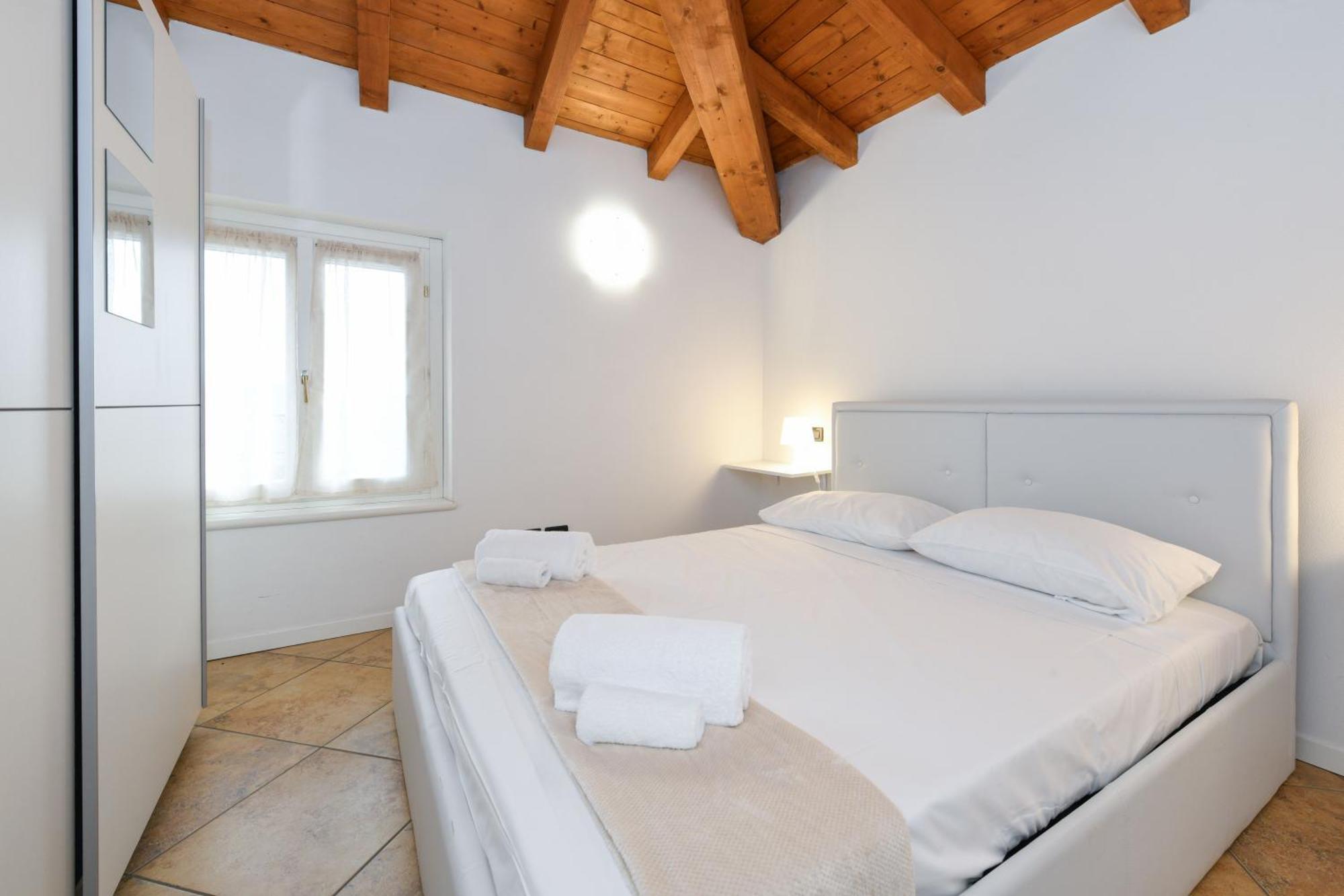 Wendy Apartment- Twobedroom & Pool & Parkprivatefree & Sports ديسينسانو ديل غاردا المظهر الخارجي الصورة