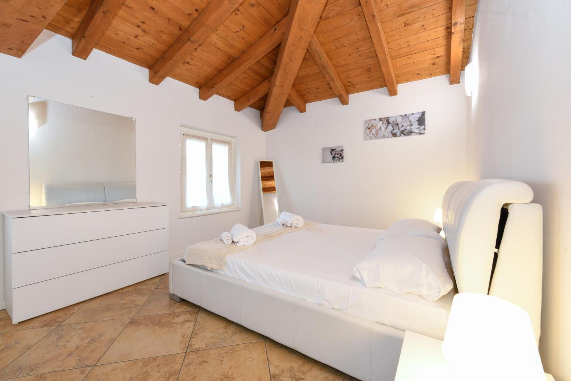Wendy Apartment- Twobedroom & Pool & Parkprivatefree & Sports ديسينسانو ديل غاردا المظهر الخارجي الصورة