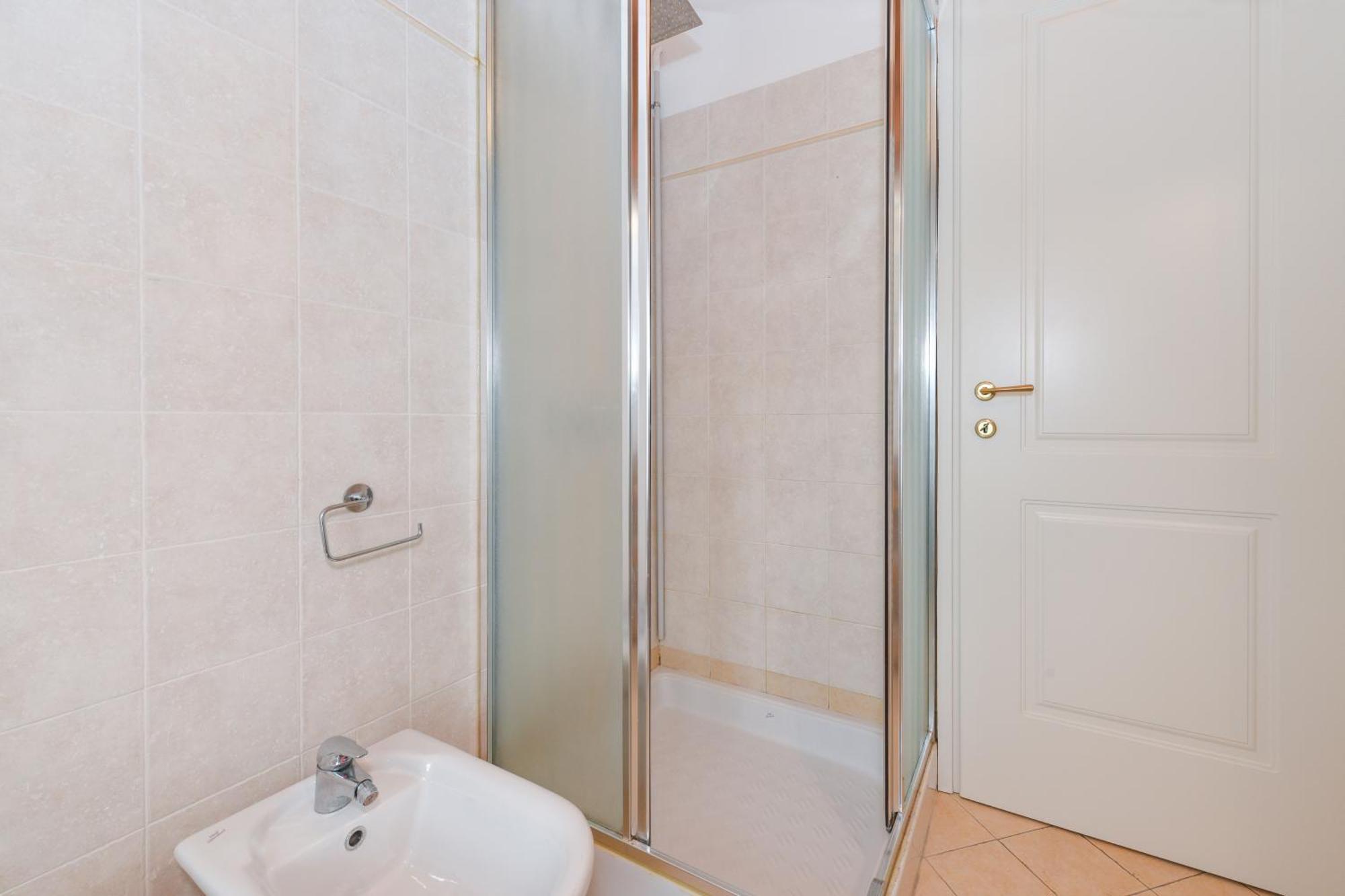 Wendy Apartment- Twobedroom & Pool & Parkprivatefree & Sports ديسينسانو ديل غاردا المظهر الخارجي الصورة